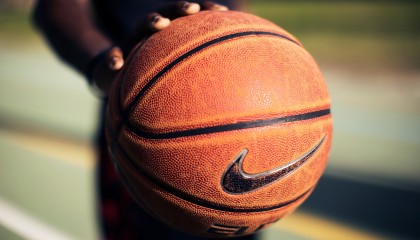 体育竞猜网站-骑士转会期强势反弹，利物浦战术微调助阵NBA总决赛？波尔图更衣室发声备战西甲